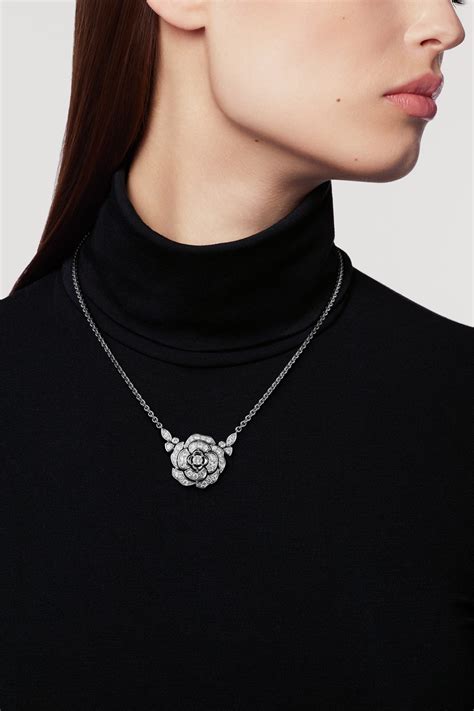 collier bouton chanel|chanel collier en ligne.